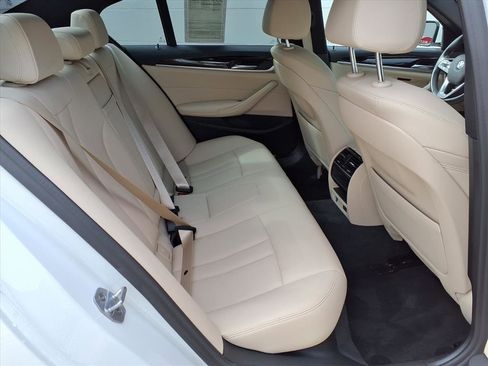 Used 2020 BMW 530e w/ Premium Package image 13