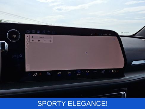 Used 2024 Chevrolet Traverse LT FWD image 19