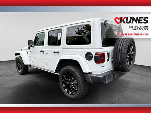 Used 2024 Jeep Wrangler Unlimited Sahara AWD/4WD image 7