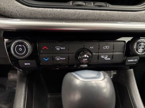 Used 2023 Jeep Compass Latitude AWD/4WD image 33
