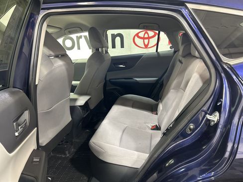 Used 2022 Toyota Venza LE image 18