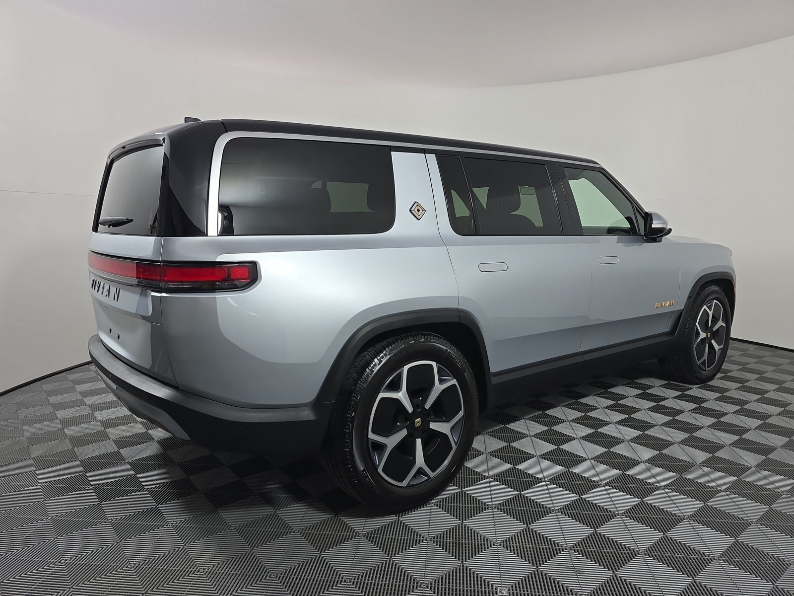 Used 2024 Rivian R1S Adventure Quad AWD/4WD image 5
