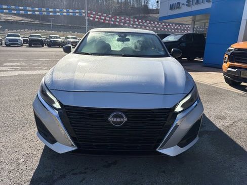 Used 2025 Nissan Altima 2.5 SV image 11