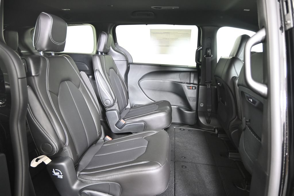 New 2027 Chrysler Pacifica Select AWD/4WD image 15
