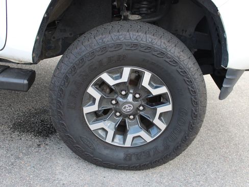 Used 2019 Toyota Tacoma SR w/ SR Convenience Package image 24