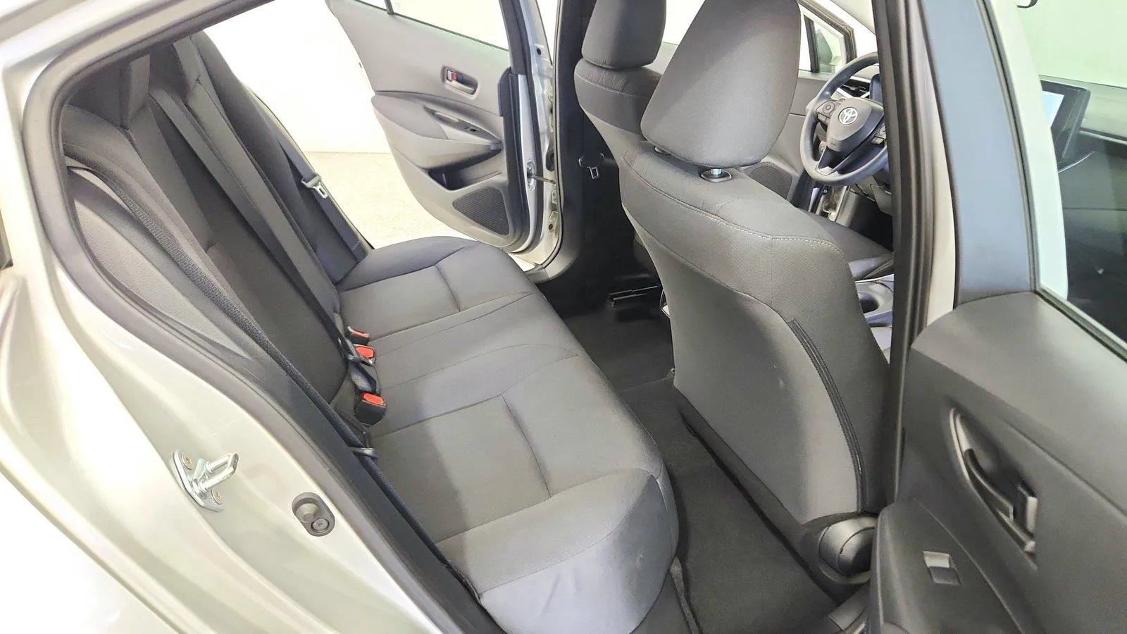 Used 2025 Toyota Corolla LE FWD image 28