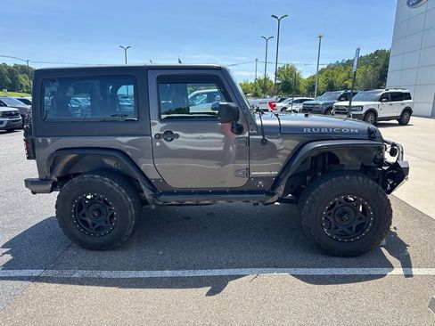 Used 2017 Jeep Wrangler Rubicon w/ Power Convenience Group AWD/4WD image 7