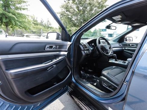 Used 2019 Ford Explorer XLT w/ Equipment Group 201A FWD image 18
