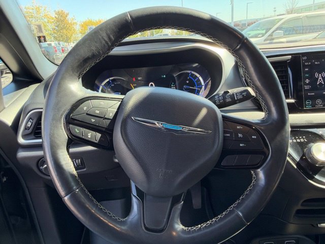 Used 2020 Chrysler Pacifica Touring-L w/ S Appearance Package FWD image 13