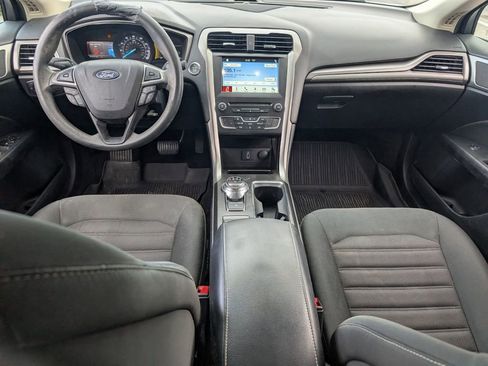 Used 2018 Ford Fusion SE w/ Fusion SE Technology Package image 14