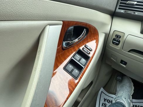 Used 2010 Toyota Camry image 25