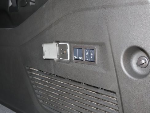 New 2025 Chevrolet Suburban High Country image 36