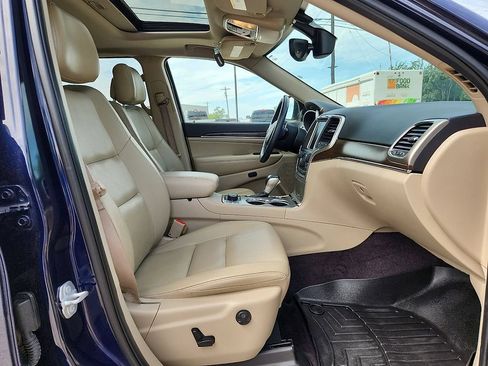 Used 2017 Jeep Grand Cherokee Limited AWD/4WD image 11
