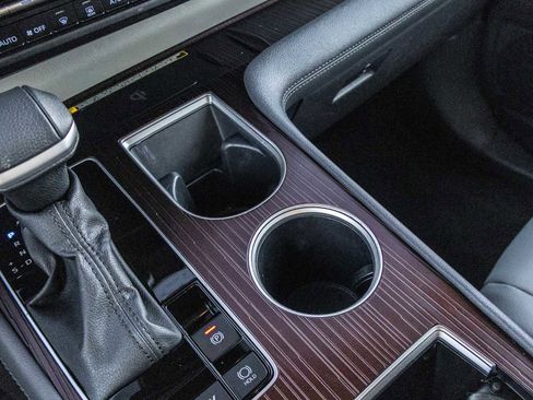 Certified 2024 Toyota Sienna XLE image 28