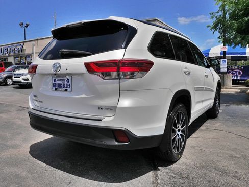 Used 2018 Toyota Highlander SE w/ Carpet Mat Package (TMS) AWD/4WD image 7