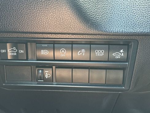 Used 2025 Toyota Tundra SR5 w/ SR5 Convenience Package AWD/4WD image 32