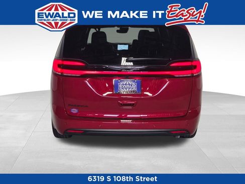 New 2026 Chrysler Pacifica Select image 20