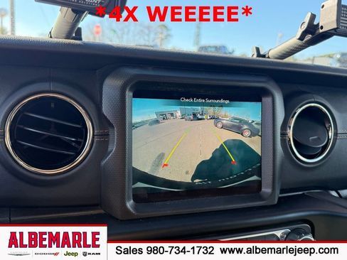 Used 2022 Jeep Wrangler Unlimited Sahara image 23