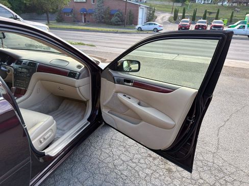 Used 2004 Lexus ES 330 FWD image 15