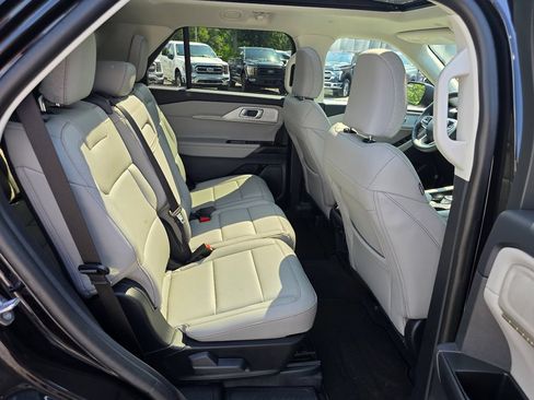 Used 2026 Ford Explorer Active w/ Active Comfort Package AWD/4WD image 11