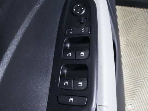 Used 2020 Hyundai Venue SEL FWD image 29