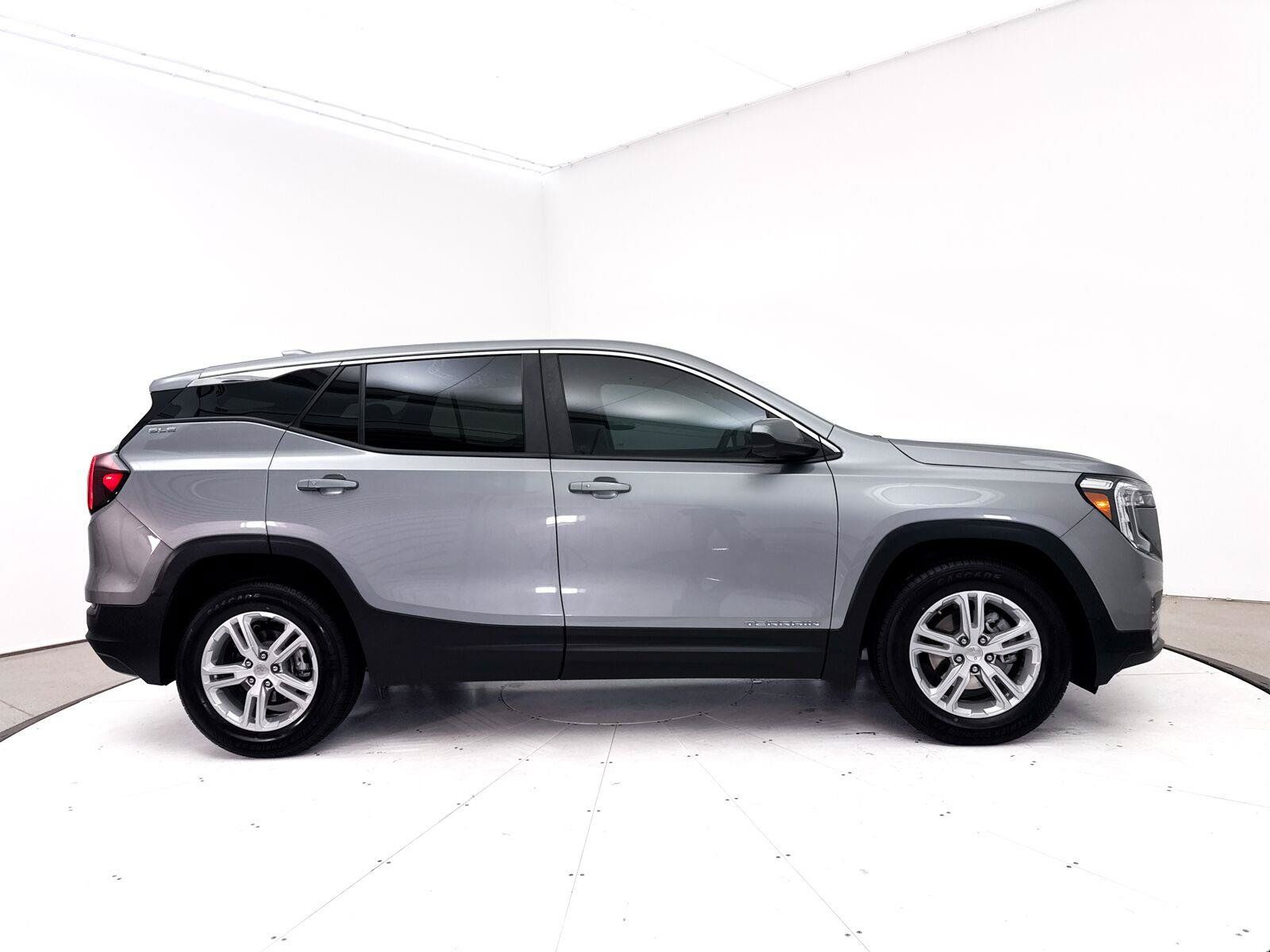 Used 2023 GMC Terrain SLE FWD image 37