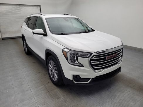 Used 2023 GMC Terrain SLT image 13