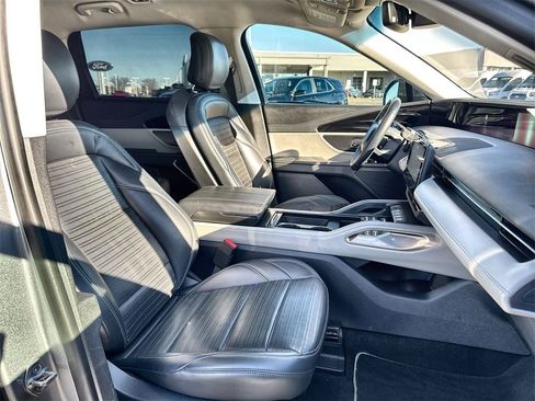 Used 2024 Lincoln Nautilus Reserve image 31