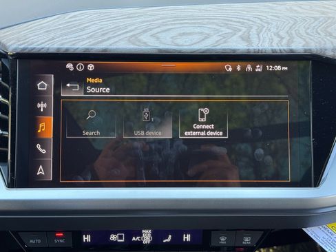 Used 2024 Audi Q4 e-tron Premium Plus w/ Premium Plus image 29