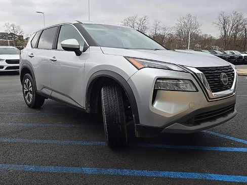 Used 2023 Nissan Rogue SV image 1