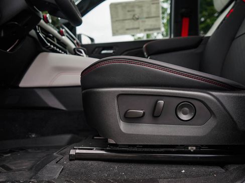 New 2025 GMC Canyon AT4 w/ AT4X Package image 16