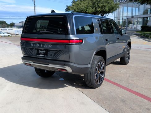 Used 2024 Rivian R1S Adventure AWD/4WD image 10