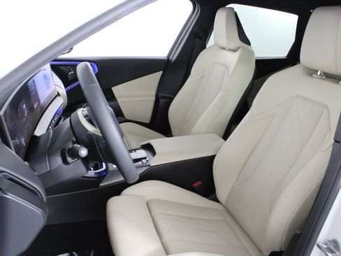 Used 2025 BMW X3 xDrive30i w/ Premium Package AWD/4WD image 17