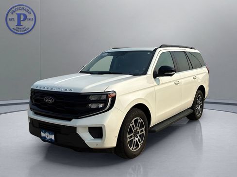 Used 2025 Ford Expedition Active AWD/4WD image 3
