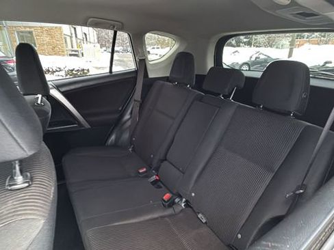Used 2018 Toyota RAV4 LE image 27