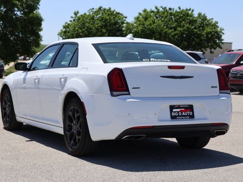 Used 2022 Chrysler 300 Touring L AWD/4WD image 11