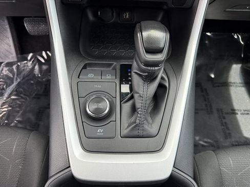 Used 2024 Toyota RAV4 XLE AWD/4WD image 18