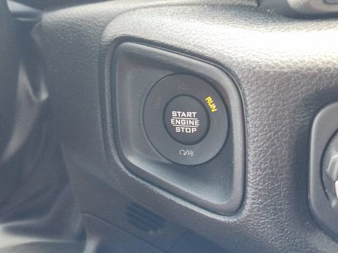 Used 2025 Jeep Gladiator Sport AWD/4WD image 8
