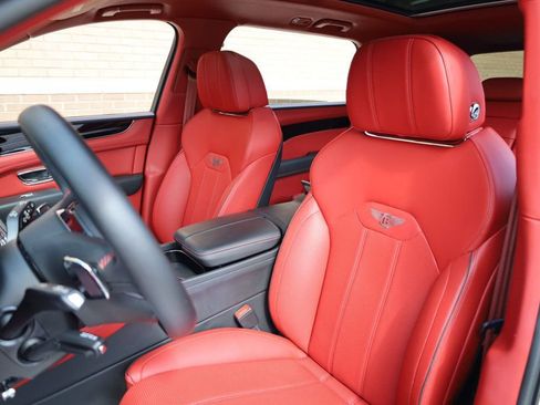 Used 2023 Bentley Bentayga Extended Wheelbase image 22