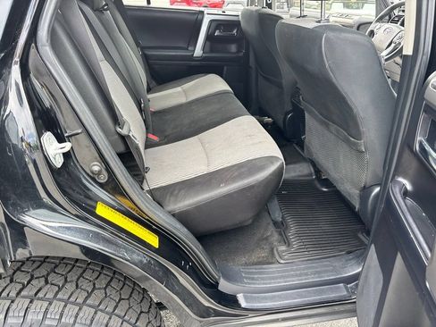 Used 2020 Toyota 4Runner SR5 AWD/4WD image 19