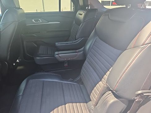 Used 2025 Ford Explorer ST-Line AWD/4WD image 22