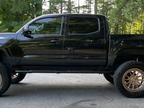Used 2022 Toyota Tacoma SR w/ SR Convenience Package RWD image 4