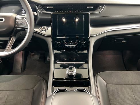 Certified 2023 Jeep Grand Cherokee Altitude AWD/4WD image 13