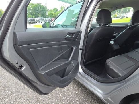Used 2024 Volkswagen Jetta SE FWD image 12