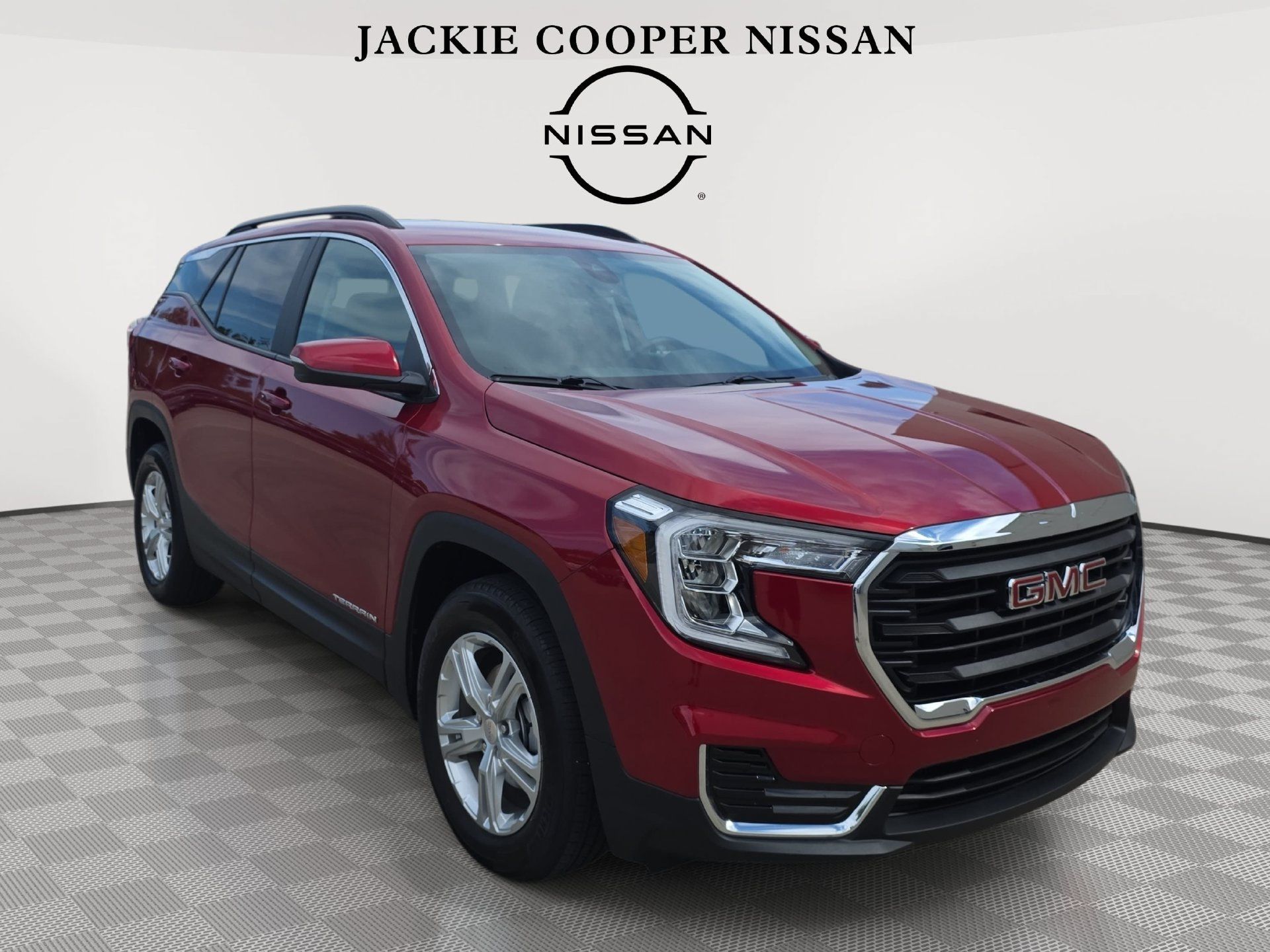 Used 2024 GMC Terrain SLE w/ Driver Convenience Package FWD image 3