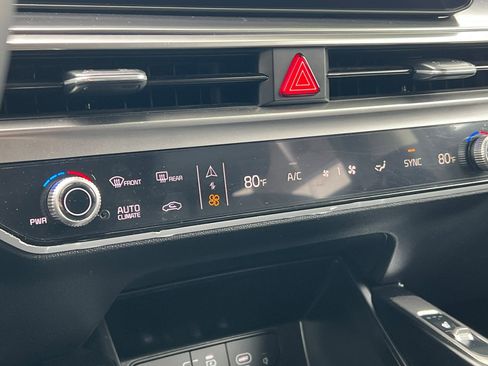 Certified 2025 Kia Sorento S image 29