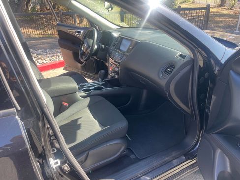 Used 2017 Nissan Pathfinder S image 8
