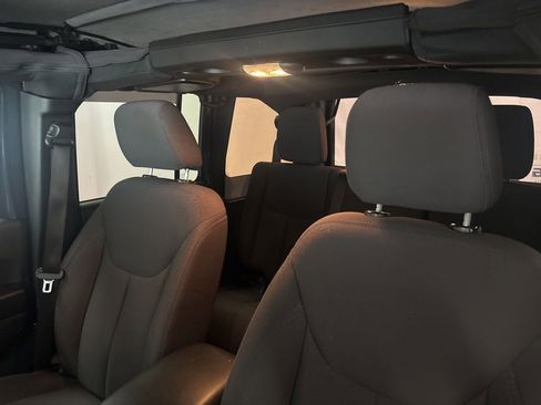 Used 2018 Jeep Wrangler Unlimited Sport w/ Connectivity Group image 15