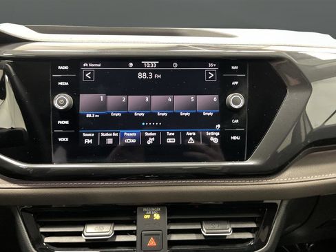 Used 2022 Volkswagen Taos SEL image 17