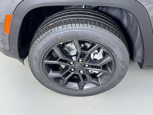 New 2025 Jeep Grand Cherokee Limited image 31